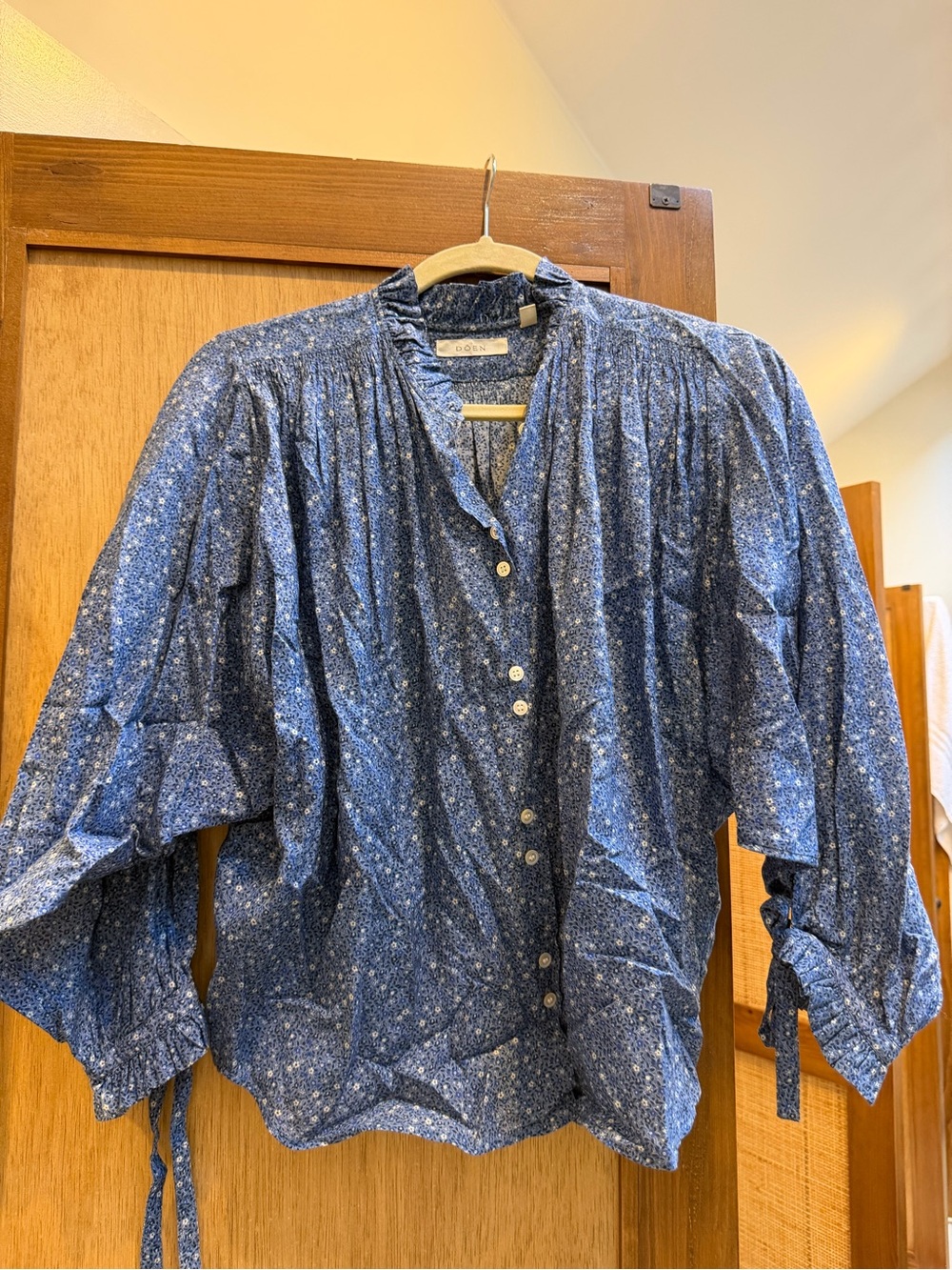 Dôen Button-Front Blue Peasant Blouse